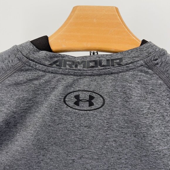 Under Armour Youth Large Fitted HeatGear Long Sleeve Shirt With UPF 30+ Protecti - Picture 4 of 7